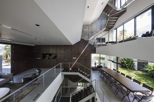 Tận dụng không gian "mắc nối" trong căn nhà 2 tầng ở TP.HCM 4