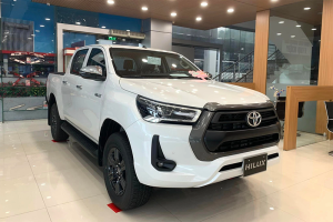 Tăng giá bán gần 180 triệu, Toyota Hilux 2024 có gì mới? 1