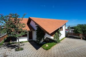 4 mẫu nhà mái Thái 1 tầng sang trọng với 4 phòng ngủ và sân vườn đẹp như resort 1