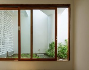 Biến ngôi nhà thành một tác phẩm nghệ thuật với vườn rau, vệt nắng và nội thất cũ 9