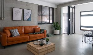 "Charmingly Minimalist 90m2 Apartment with Exposed Concrete Walls" 6