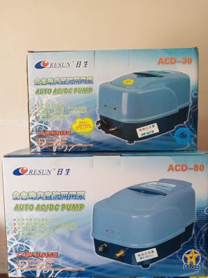 Máy oxy tích điện Resun ACD 130 giúp duy trì oxy cho hồ Koi khi mất điện, đảm bảo môi trường sống ổn định cho cá.
